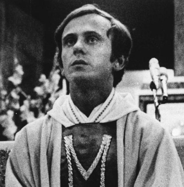 Zapraszamy też do naszego sklepiku parafialnego. Zachęcamy także do czytania naszej Gazetki Parafialnej Chrystus Regnat, której ukazał się właśnie 150 numer.