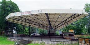 W amfiteatrze występowały już największe gwiazdy polskiego kabaretu, a także kultowe zespoły. Ostatnio, w lipcu 2011 roku, wystąpił tutaj zespół Dżem.