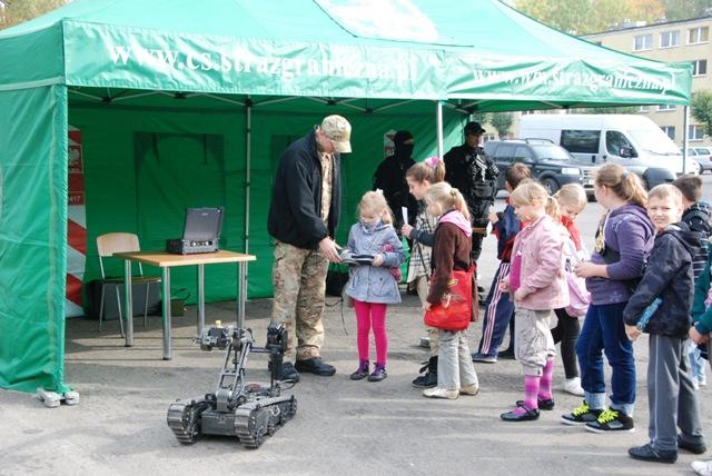 Wiele radości przyniosła możliwość sterowania choć przez chwilę robotem pirotechnicznym, który