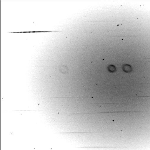 LIX Olimpiada Astronomiczna 2015/2016 Zawody III stopnia zadania praktyczne Zdjęcie 1. 3. Powyższy obraz został zarejestrowany przez teleskop o średnicy obiektywu D=60cm i ogniskowej F=240cm.