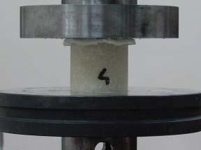 Numerical-Experimental Investigation of Failure Energy of Composite Energy Absorbing Panels Rys. 13. Sposób deformacji tulejki kompozytowej z wype nieniem pianowym Fig. 13. Deformation mode of the numerical model of the composite sleeve with a polymer fill Rys.