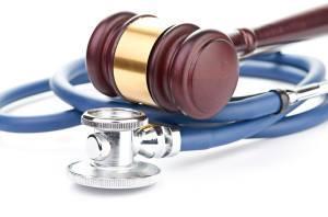 2. BŁĄD MEDYCZNY Błędem w sztuce lekarskiej jest czynność (zaniechanie) lekarza w zakresie diagnozy i terapii, niezgodna z nauką medycyny w zakresie dla lekarza dostępnym.