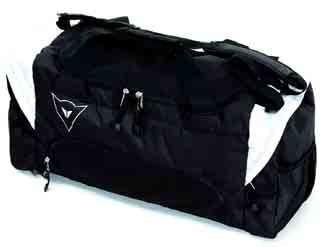 Basic Project Maxi Bag materiał Cordura 325,00 zł MAXI BAG Torba podróżna wykonana ze wzmocnionej tkaniny Cordura. Posiada regulowany pasek na ramię.