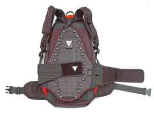 Safety Project D-Visible Backpack wykonany z odpornej na przetarcia Cordury wstawki ze skóry taśmy do przypjęcia deski snowboardowej uchwyty do wpjęcia nart możliwość przeprowadzenia rurki od