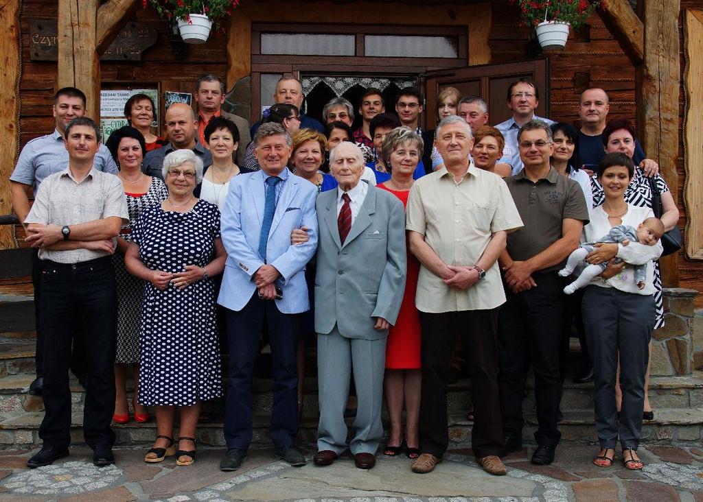 Wspólna fotografia uczestników Zjazdu Stoją w pierwszym rzędzie od lewej: Grzegorz Srogi, Helena dd.