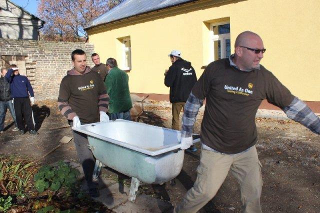 Wolontariat pracowniczy Współpraca z firmą kurierską UPS W ramach tej współpracy w ciągu dwóch lat pracownicy firmy