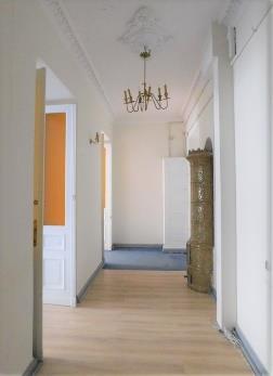 ustalić termin obejrzenia (telefon: 22 89-13-134, e-mail: adk3@zgn.waw.pl). Lokalem opiekuje się Administracja Domów Komunalnych nr 3, ul.
