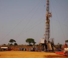 naftowej (2) udział ropy naftowej w całkowitym wydobyciu (3) zasoby pewne i prawdopodobne