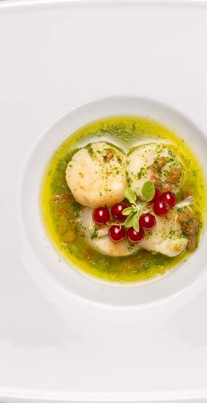 MENU BUFETOWE 90 zł - 1,5 h / 120 zł - 3 h propozycja przy minimum 50 osobach MENU I Żurek z białą kiełbasą Zupa rybna Polędwiczki wieprzowe, sos borowikowy Filet z kurczaka faszerowany szpinakiem,