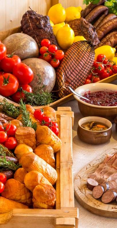 GÓRALSKIE SPECJAŁY Koryto góralskie - 90 zł od osoby propozycja przy minimum 50 osobach Pieczony udziec wieprzowy Udziec jagnięcy Grillowany karczek Duszona golonka w piwie Kiełbasa i kaszanka Mix