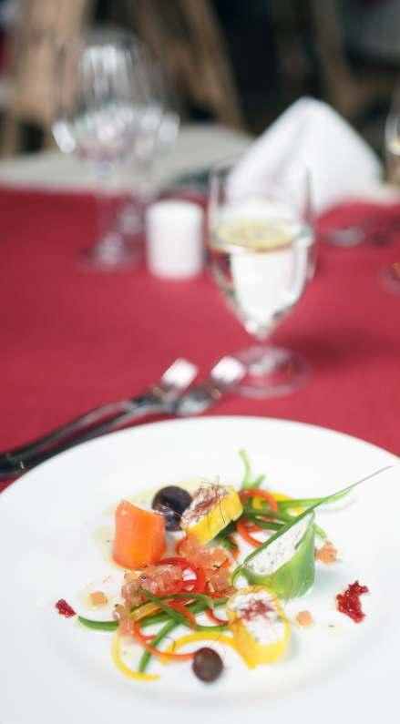 MENU SERWOWANE - 70 zł za osobę Każda propozycja zawiera kawę, herbatę, wodę mineralną. Do każdej propozycji można domówić zupę w cenie 15 zł.