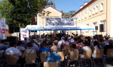 Rysunek 41 Piknik w ramach konsultacji społecznych Programu Rewitalizacji Źródło: Urząd Miasta i Gminy Łosice Rysunek 42 Plakat informacyjny w ramach konsultacji społecznych Programu Rewitalizacji