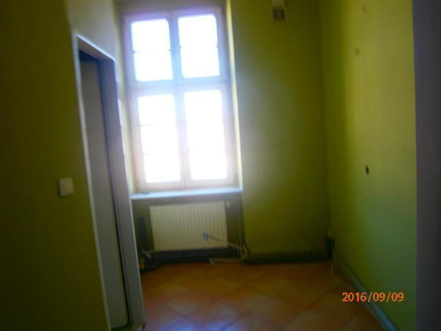 3,79 m 2 oraz łazienka z wc o pow. 3,40 m 2.