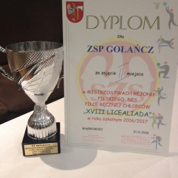 II MIEJSCE I AWANS Zespół z Gołańczy zajął II miejsce na Mistrzostwach Rejonu Pilskiego w Piłce Ręcznej i awansował