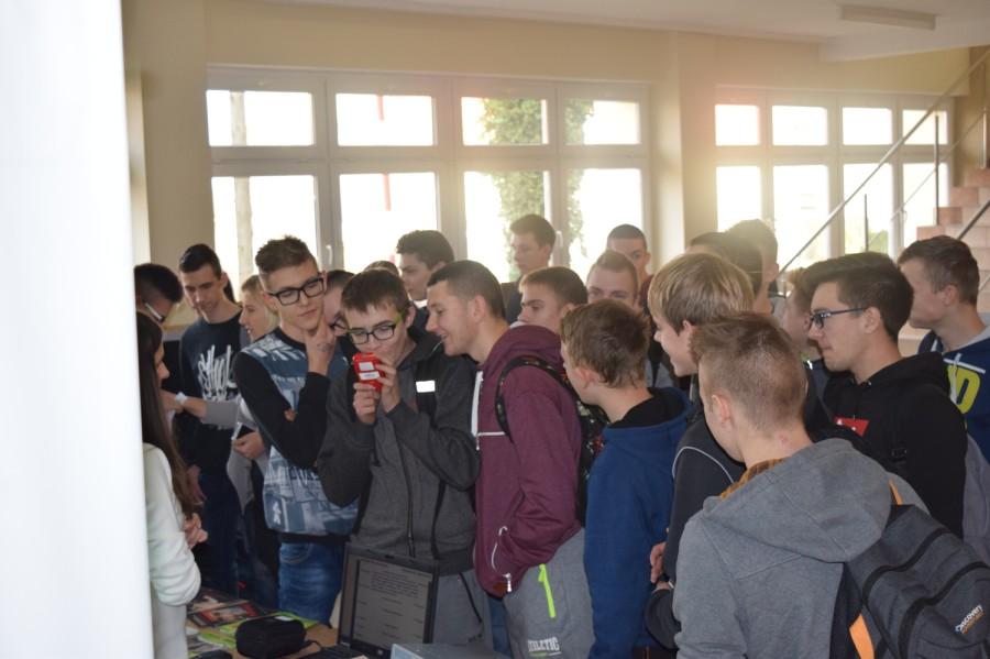 udział w konkursie na ten