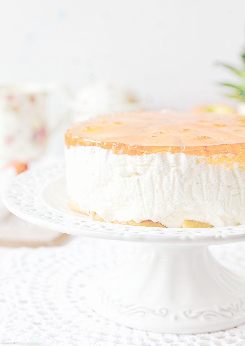 Brzoskwiniowy sernik na zimno Składniki: 750 g twarogu z wiaderka (dobrego, gęstego) 150 g cukru 6 płaskich łyżeczek żelatyny (jeśli twaróg jest wodnisty, to daj 2 więcej) około 6 łyżek zimnej wody