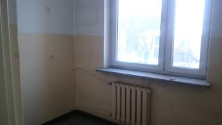 Opis przedmiotu wynajmu: Lokal użytkowy o powierzchni użytkowej 13,1 m². usytuowany na piętrze budynku Poczty Polskiej S.A w miejscowości Miedzna przy ul. Bednarskiej 7.