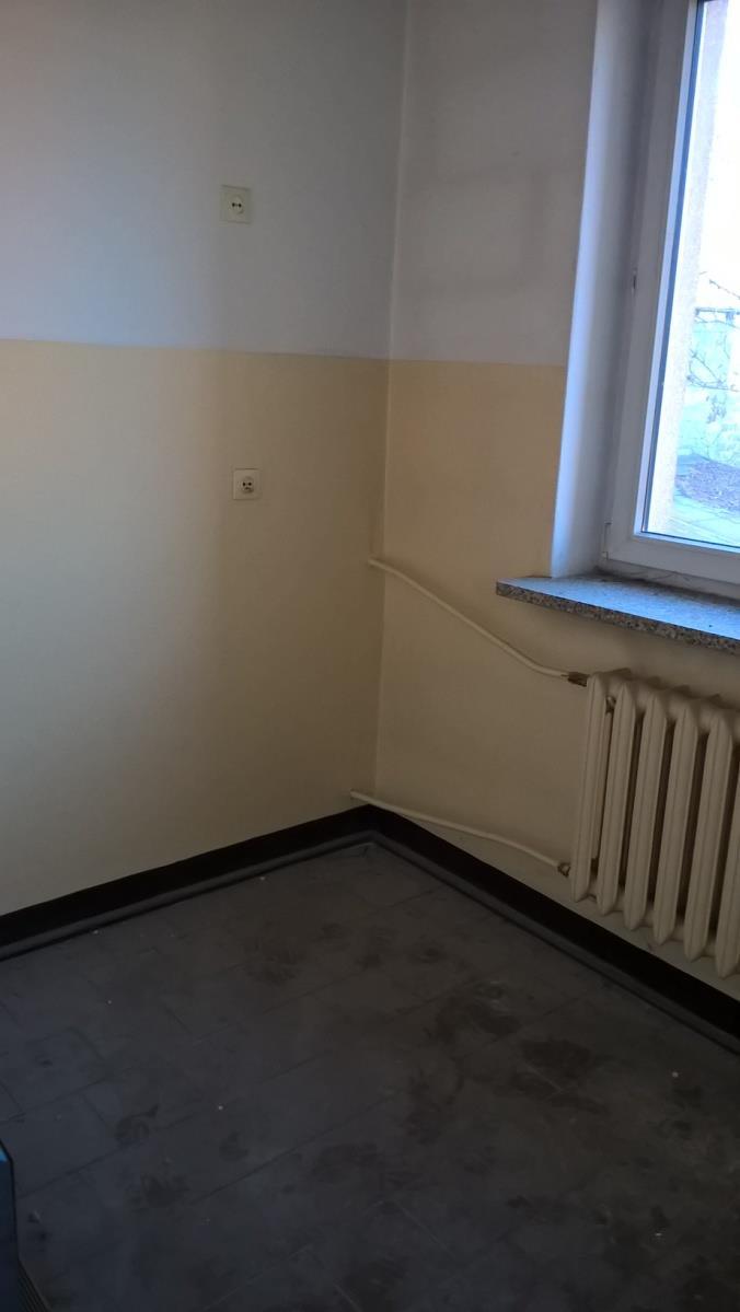 Opis przedmiotu wynajmu: Lokal użytkowy o powierzchni użytkowej 13,4 m² usytuowane na piętrze budynku Poczty Polskiej S.A w miejscowości Miedzna przy ul. Bednarskiej 7.
