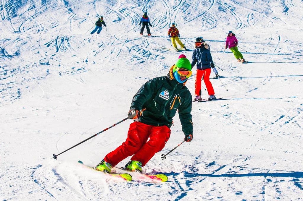 Kurs na stopnie SITN PZN: W trakcie obozu, dzieci jeżdżące już dobrze na nartach będą miały możliwość wzięcia udziału w kursie na stopnie SITN-PZN.