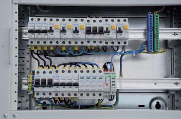 Wyposażenie w aparaty tablicy mieszkaniowej Możliwe jest zabezpieczanie całej instalacji elektrycznej w mieszkaniu wyłącznikiem ochronnym różnicowoprądowym o znamionowym prądzie różnicowym mniejszym