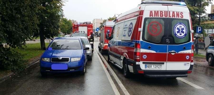 Do zderzenia pojazdów, które spowodowało znaczne utrudnienia w ruchu w centrum miasta doszło kilkanaście minut po godz.11:00.