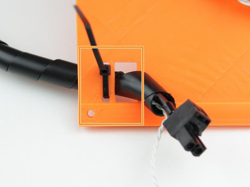 Należy przymocować kable grzałki stołu i ekstrudera do obudowy elektroniki za pomocą opasek zaciskowych (zgodnie z rysunkiem). Ok.