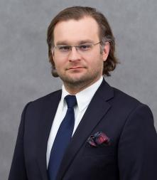 z o.o. W latach 2005-2006 pracował na stanowisku Dyrektora Biura Prywatyzacji w Nafcie Polskiej S.A. W 2006 r. objął stanowisko Dyrektora ds.