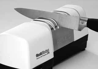KORZYSTANIE Z MODELU 270 Uwaga: Zawsze wyczyść nóż przed ostrzeniem w Hybrid!! Dla bezpieczeństwa, trzymaj palce z dala od krawędzi ostrza.