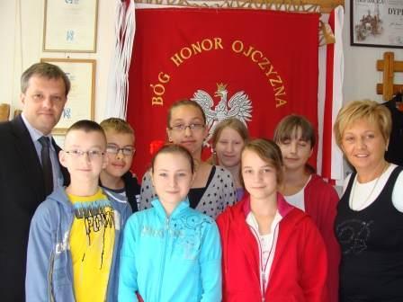 Wydarzenie to miało miejsce podczas wspomnianych powyżej uroczystości związanych z nadaniem imienia Małego Powstańca szkole.