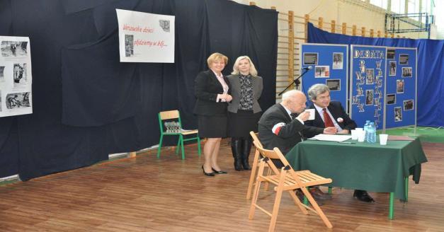 Wśród publiczności składającej się z uczniów i nauczycieli, zasiedli zaproszeni goście m.in.