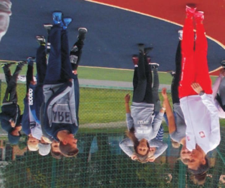 Po spotkaniu ze wszystkimi uczniami, na którym zaproszony gość otrzymał wiele trudnych pytań dotyczących kar- iery sportowej i osiąganych sukcesów, reprezentantka Polski rozdała zdjęcia ze swoim