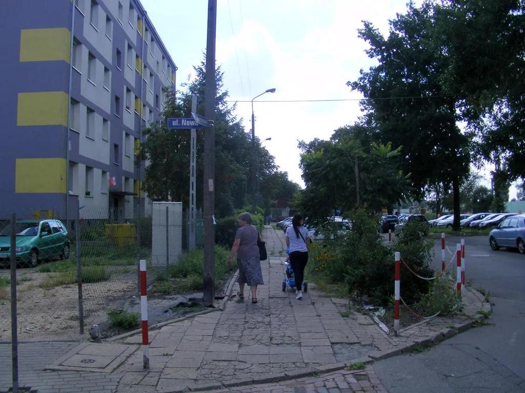 Niewystarczające wyposażenie w infrastrukturę techniczną lub jej zły stan W wielu miejscach na analizowanymi obszarze objętym analizą występuje bardzo zły stan infrastruktury drogowej, przy czym