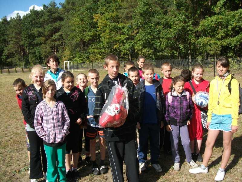 Biegi Przełajowe 27 września w Knurowcu odbyły się XIV Biegi Przełajowe dla uczniów klas IV VI szkół podstawowych i I III kl. gimnazjum. Przebiegły w bardzo miłej atmosferze.