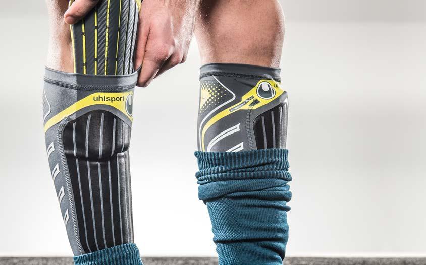 OCHRANIACZ GOLENIA TECHNOLOGIA CARBON FLEX BARDZO LEKKI bardzo lekki i elastyczny ochraniacz na goleń z nową technologią uhlsport CARBONFLEX ELASTYCZNOŚĆ specjalna konstrukcja dysku zapewnia lepszą