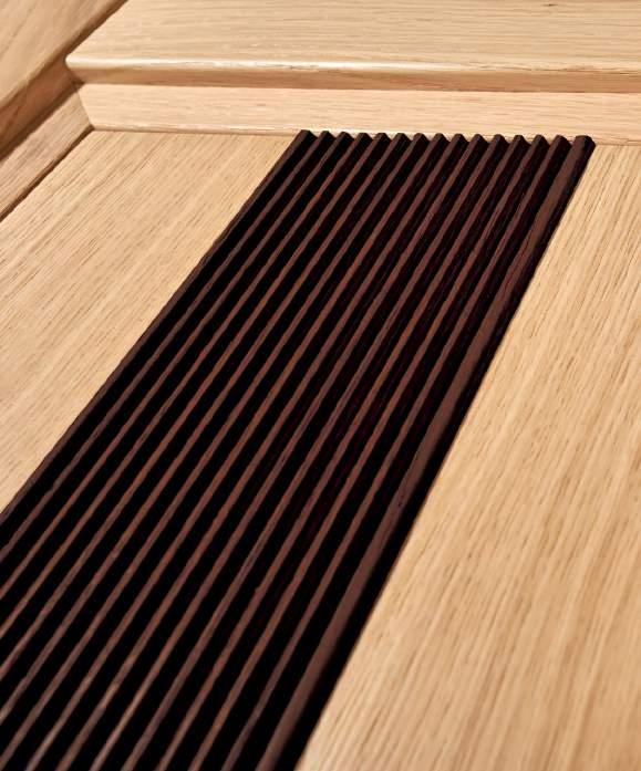 1303 Model posiada element