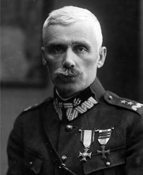 Dowódcy Okręgu Generalnego 153 Dywizji Piechoty. W Wojsku Polskim służył od 31 października 1918 roku w randze gen. ppor. początkowo dowodząc Inspektoratem Lokalnym Lubelskim.