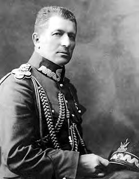 Kolejnym dowódcą Okręgu Generalnego Kieleckiego został generał Franciszek Latinik 28 wywodzący się z armii austriackiej. Urodził się w 1864 roku w Tarnowie w rodzinie nauczyciela.