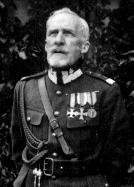 Dowódcy Okręgu Generalnego Gen. Eugeniusz Pogorzelski i dowódca tzw. Brygady Kresowej. Później był dowódcą 27.