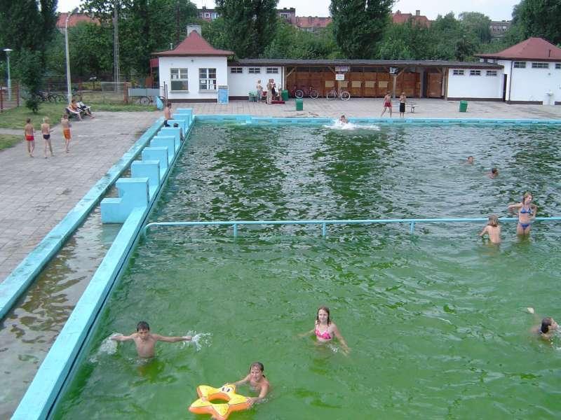 2. Baseny Na terenie powiatu wschowskiego funkcjonuje jeden odkryty basen. Jest to obiekt sezonowy, czynny w okresie wakacyjnym (czerwiec, lipiec, sierpień).