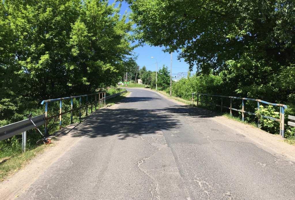 Kładka dla pieszych nad Kanałem Piaseczyńskim w km 3 + 058,3 w ciągu ul.