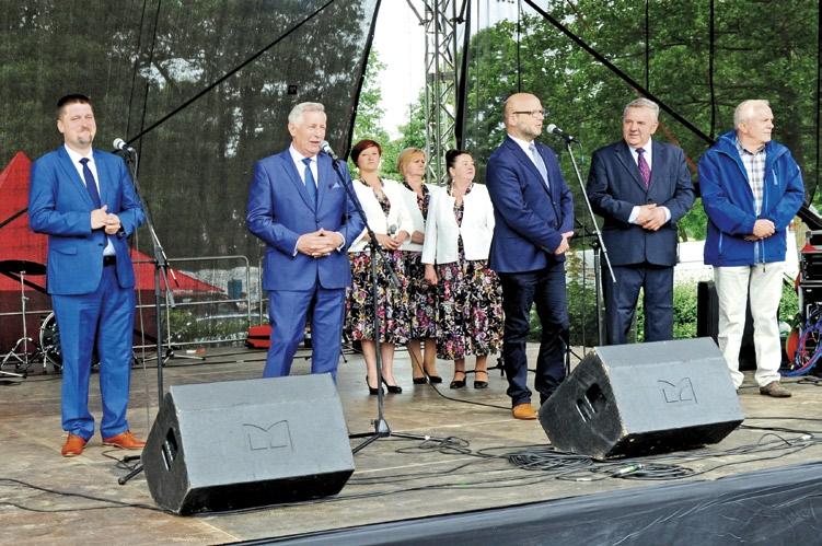 Od lewej: Starosta Kielecki Michał