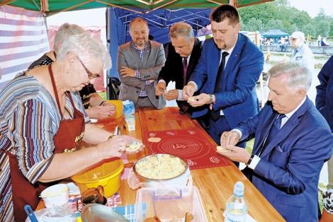 Koło Gospodyń Wiejskich z Redzikowa.