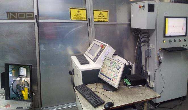 Manipulator for bending tests with heating: a) general view, b) manipulator s shaping roller Na rys.
