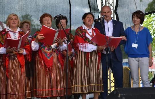 Przed godz. 16 00 dokonano uroczystego otwarcia Festynu. W imieniu organizatorów uczestników Festynu powitał właśnie Wójt Gminy Sadowne p.