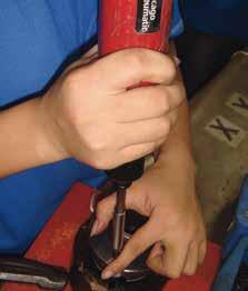CP2612 Cushion Clutch Screwdrivers CP2623 1,700 1,800 Very Compct, Comfortble & Verstile Extremely Compct & Productive Pistol Cushion clutch screwdriver Progressive trigger & reverse on top 3 s for