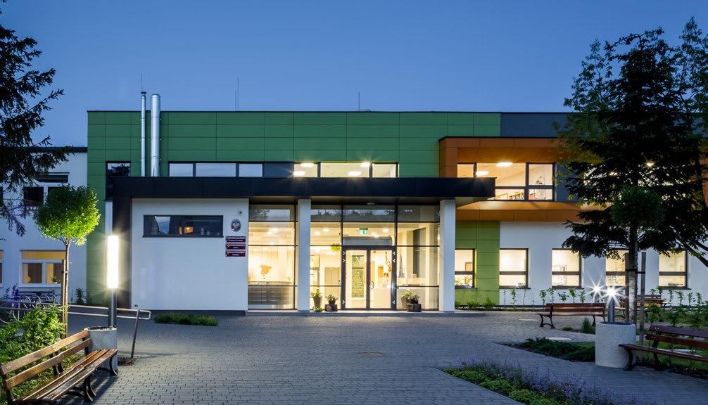 Studium przypadku Porównanie zużycia energii 15054 7585 60216 36129 17925 OSZCZĘDNOŚCI 30340 EVG 18204 LED Moc sumaryczna [W] Zużycie energii [kwh/rok] Roczny koszt energii [PLN] Amortyzacja kosztów