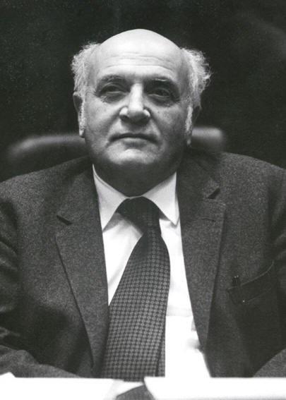 S T R. 6 Europa Alterio Spinellego Żył w latach 1907 1986, Włoch, największy zwolennik federacji w Europie. W młodości aresztowany z powodu działalności w partii komunistycznej.