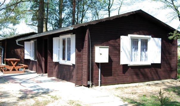 Ośrodek udostępnia też odpłatnie rowery wodne, kajaki jedno, dwu i czteroosobowe, łodzie wędkarskie, saunę, parking strzeżony, transport kajaków.