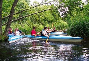 : Noc Kupały, powitanie lata, spartakiada wodniacka, turnieje plażowej piłki siatkowej, gry i zabawy dla dzieci, otwarty turniej brydża sportowego, turniej szachowy itp. Tekst: Dariusz Szopiński ks.