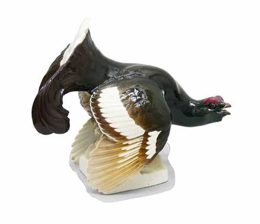 12 Figura cietrzewia Nymphenburg, proj. M. Niemeyer, 1911 r. porcelana, malatury podszkliwne; wys. 21 cm, dł.
